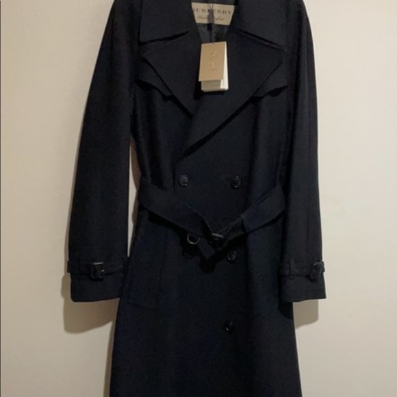 New with tags Inside front pockets. 70 % wool, Satin monogram lining. - Picture 2 of 6